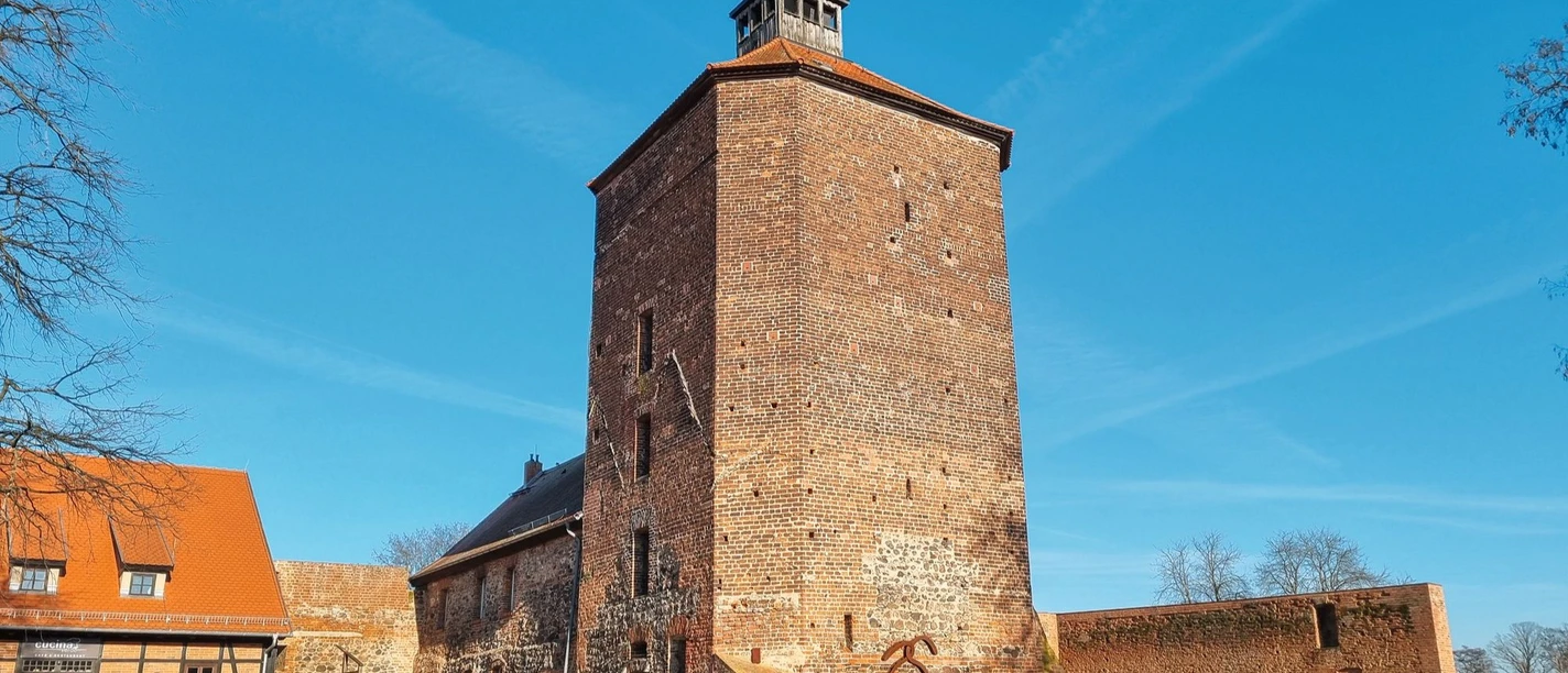 Bergfried und Innenhof
