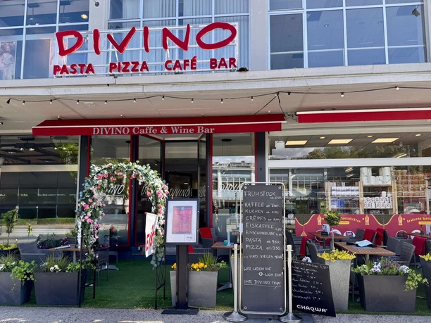 Divino Café & Wine Bar