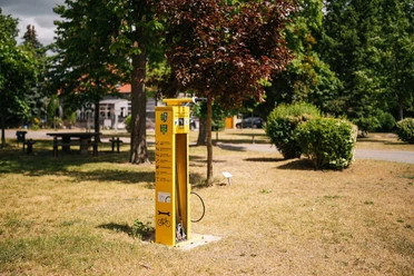 Fahrradreparatur an der Waldschule Pausin