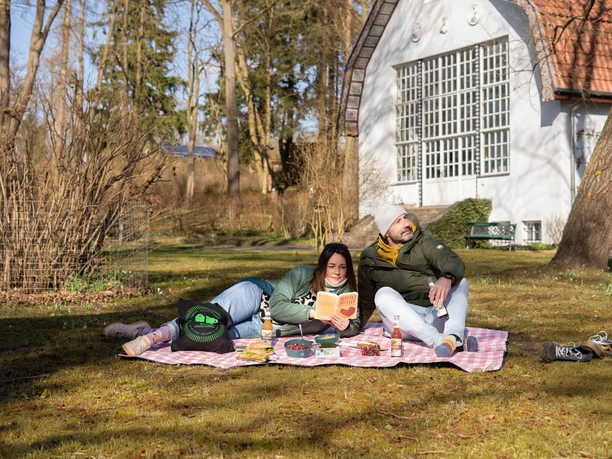 Picknick am Brecht-Weigel-Haus