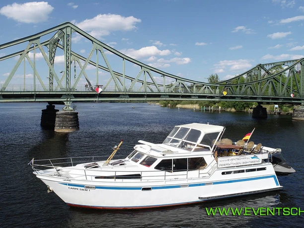 Bootstouren - Teambuilding - Feiern Bootstouren - Teambuilding - Feiern