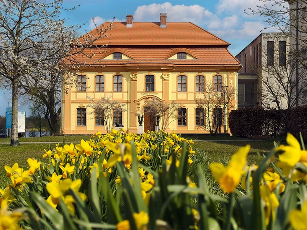 Altbau des Kleist-Museums im Frühling