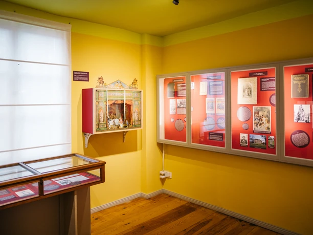 Vitrine im Kinderbuchmuseum Kleßen Vitrine im Kinderbuchmuseum Kleßen