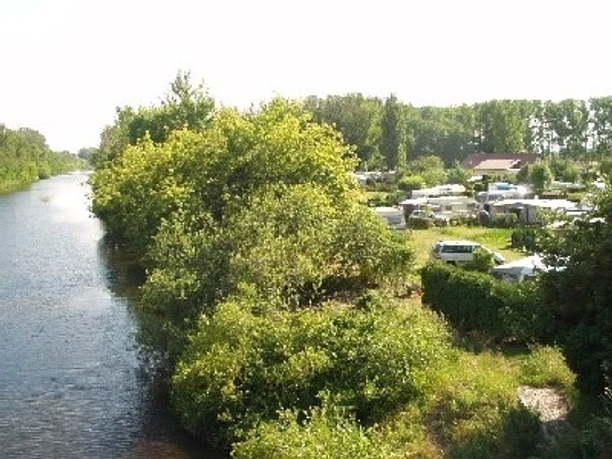 Andere Seite vom Platz am Neuen Havelkanal