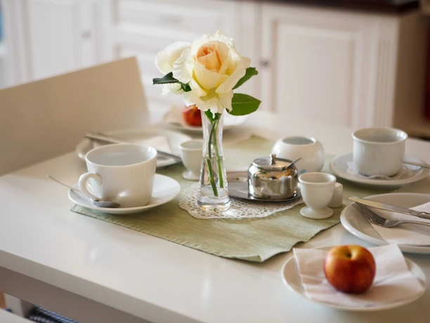 Gedeckter Frühstückstisch im Landhotel Zum Pottkuchen