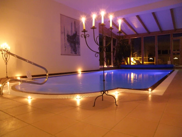 Schwimmbad im Wellnesshotel