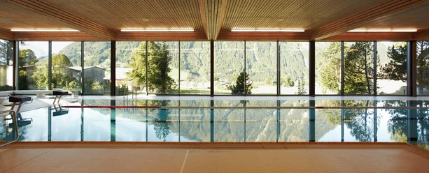 aeschi-hallenbad-innenbad-herbst-baden