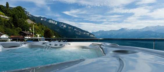 parkhotel-gunten-spa-whirlpool-sommer