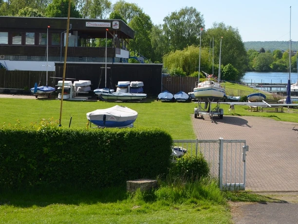 Restaurant Seeterrasse und benachbarte Segelclubanlage am Salzgittersee