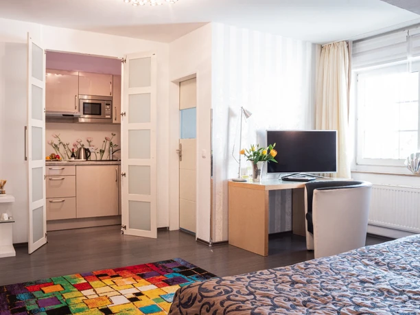 Apartment mit Blick in den Küchenbereich