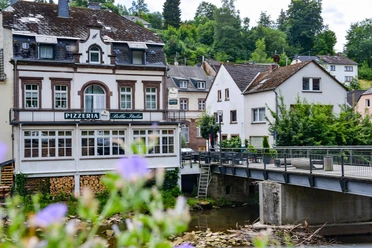 Pizzeria Bella Italia - Blick auf die Brücke