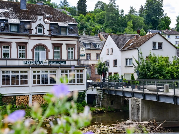 Pizzeria Bella Italia - Blick auf die Brücke