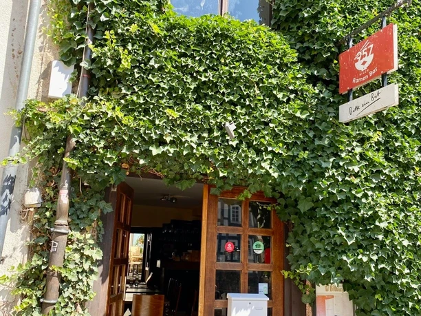 Eingang zur Ramen Bar in Marburg