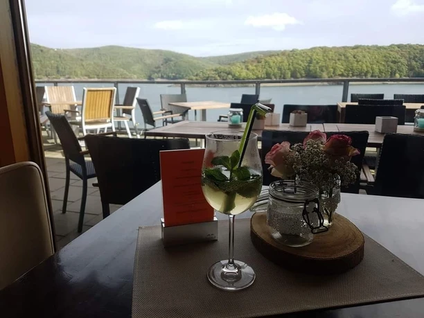 Cocktail auf der Außenterrasse