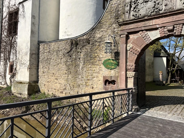 Außenansicht - Brücke Burggraben