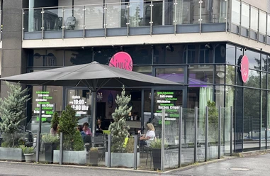 Außenansicht Simis Café - Triererstraße