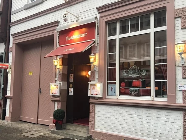 Eingang und Garage.JPG