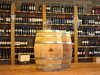 Vinoteca Italiana_Weinregal, Weinfass Innen