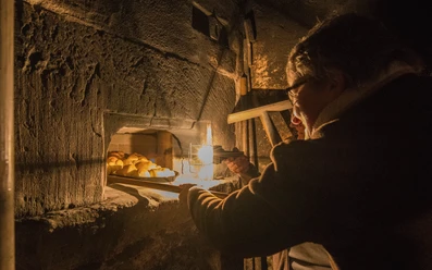 Backen im Ofenhüsi