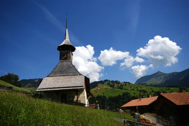 Kirche mit Wolken