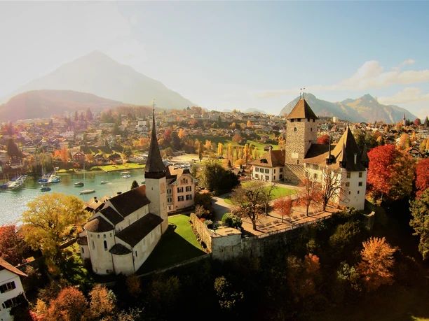 Schlosskirche und Schloss Spiez, Foto: Cyrill Zumbrunn