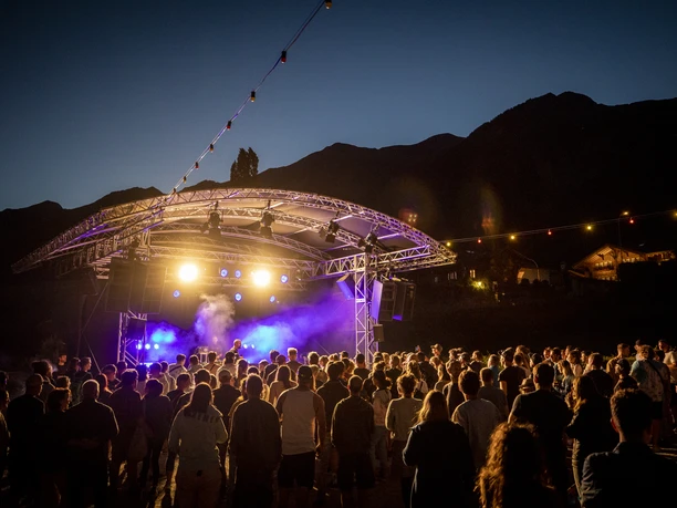 Bühne Cholplatz Brienz