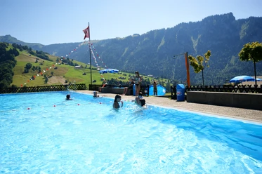 Schwimmbad mit Harder