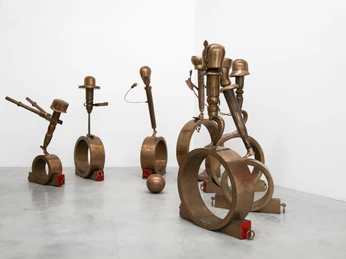 Daniel Spoerri, Installationsansicht aus dem Kunst-Depot der Galerie Henze & Ketterer