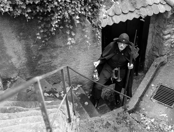 TT Nachtwaechter Fuehrung 18 012 sw