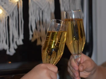 Romantisches Fonduedinner mit Übernachtung im Boho-Wohnwagen