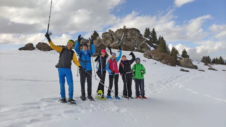 Zufriedene Schneeschuhgruppe