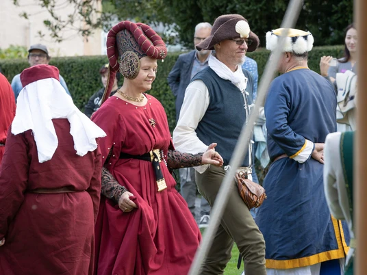 Historische Tänze im Schloss Spiez des Mittelaltervereins Bern
