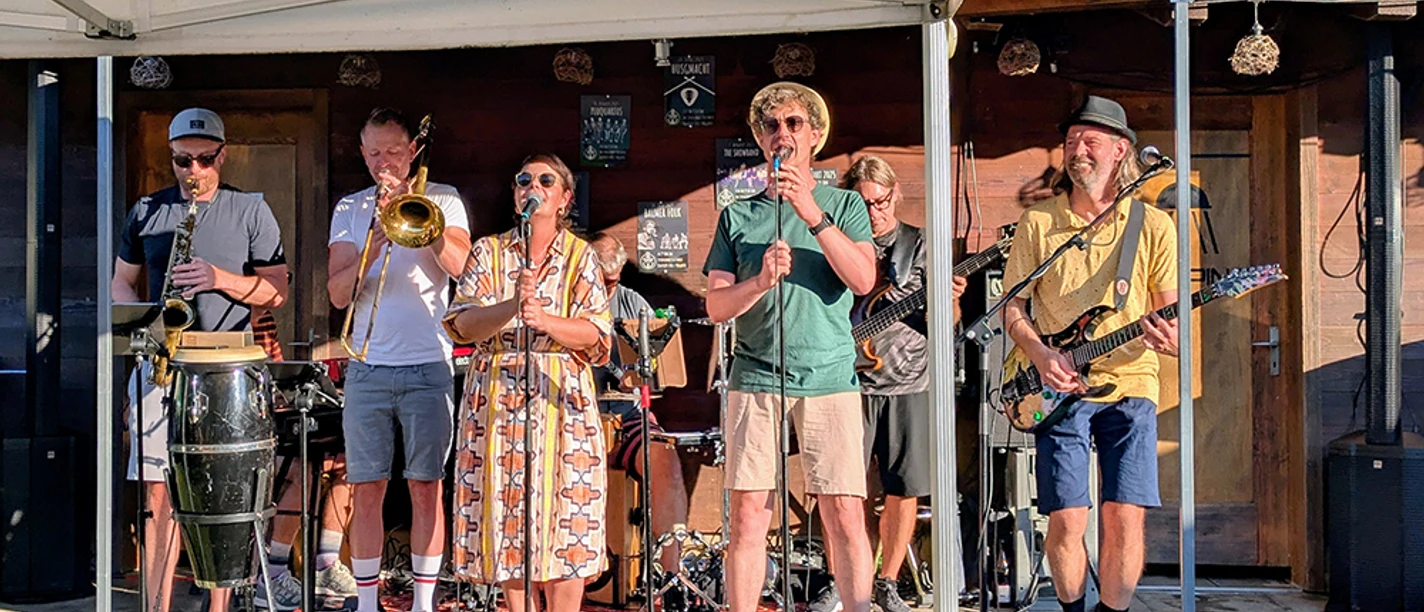 «The Showband» im Strandbad Iseltwald