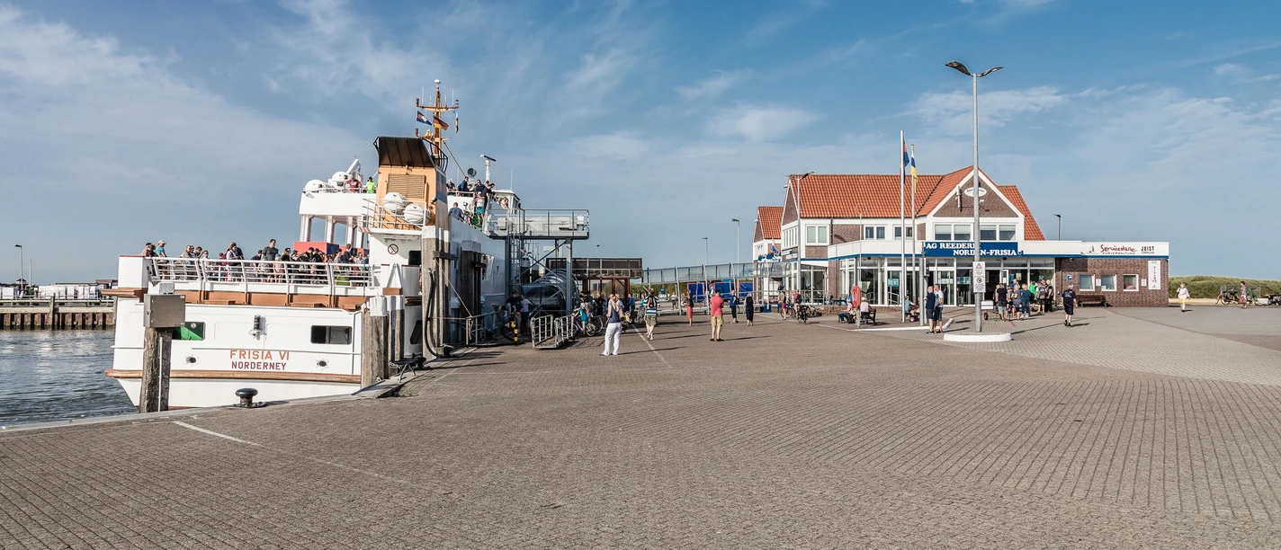 Ausflugsfahrten ab Juist - Hafen Juist.jpg Ausflugsfahrten ab Juist - Hafen Juist