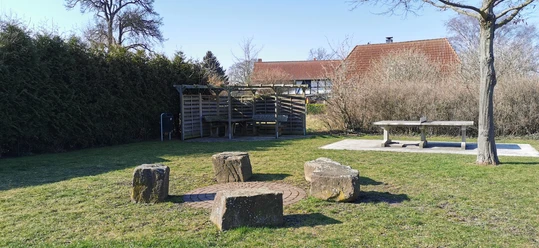 Rastplatz mit Steinkreis Sottmar Rastplatz mit Steinkreis Sottmar