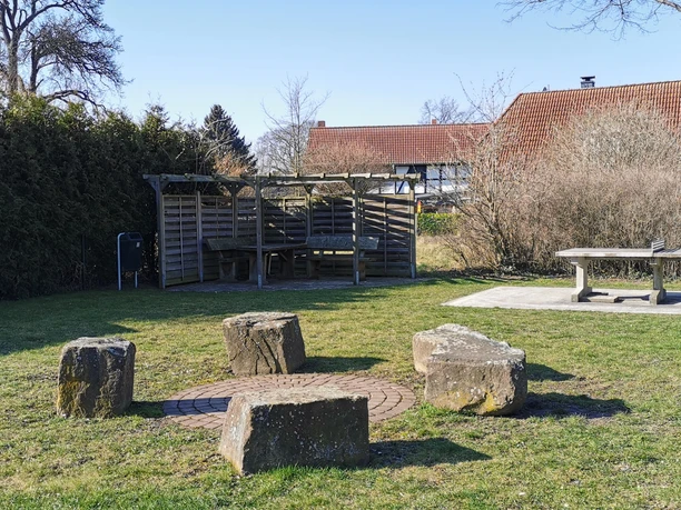 Rastplatz mit Steinkreis Sottmar Rastplatz mit Steinkreis Sottmar