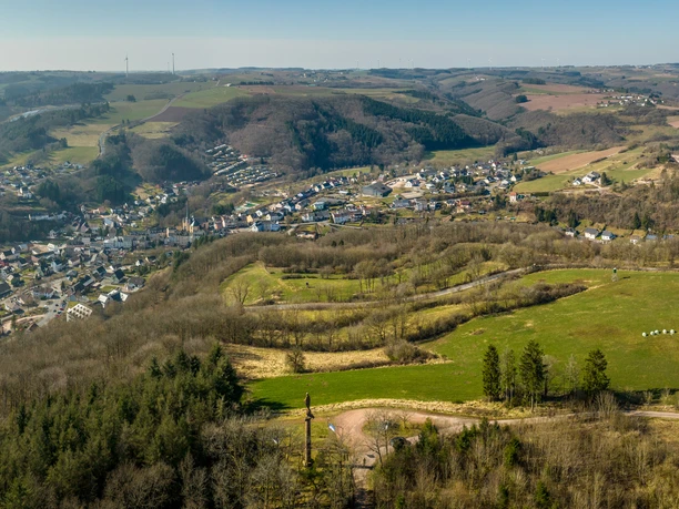 Der Devon-Pfad führt durch die hügelige Eifel rund um Waxweiler
