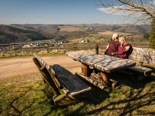 Wanderrast an der Mariensäule bei Waxweiler