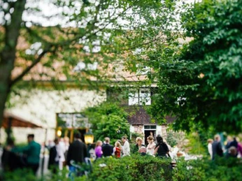Waldknechtshof Blick auf die Gartenterrasse