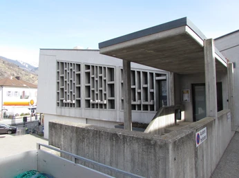 Pfarreiheim Glis Aussenansicht 1.JPG Aussenansicht Pfarreiheim GlisExterior view of the parish hall in GlisVue extérieure de la maison paroissiale de Glis