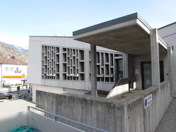 Pfarreiheim Glis Aussenansicht 1.JPG Vue extérieure de la maison paroissiale de Glis