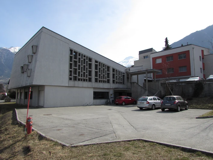 Pfarreiheim Glis Aussenansicht.jpg Aussenansicht Pfarreiheim GlisExterior view of the parish hall in GlisVue extérieure de la maison paroissiale de Glis