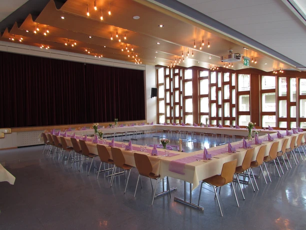 Pfarreiheim Glis Innenansicht.JPG Vue intérieure de la maison paroissiale de Glis