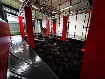 Jump´n Kick innen_Gemeinde Rhauderfehn