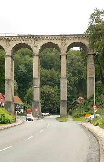 Das Luhetal-Viadukt von der Straße aus.