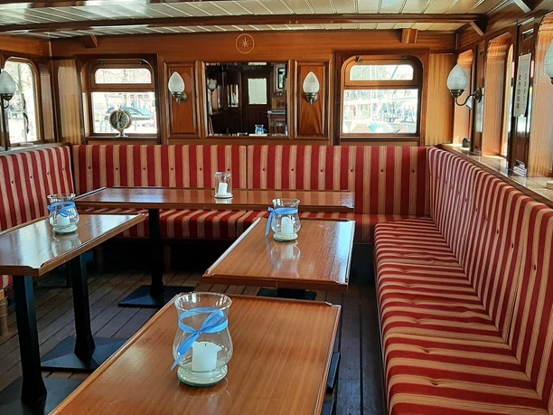 Traditionsschiff "Prinz Heinrich" Das Bild zeigt den Innenraum der Prinz Heinrich