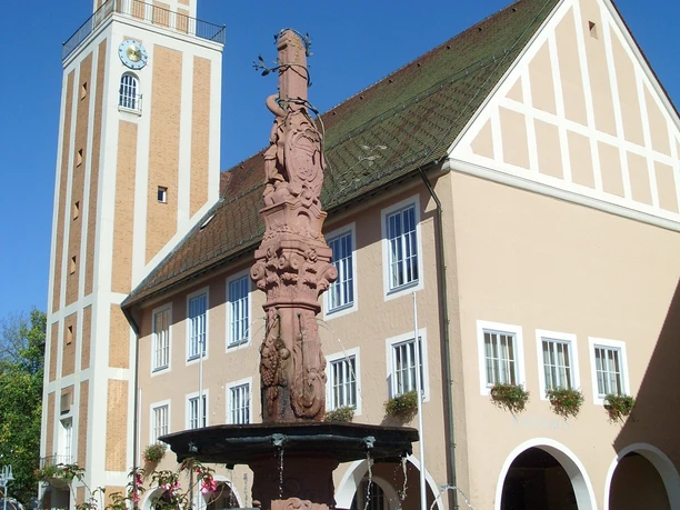 Das Freudenstädter Rathaus mit dem Rathausbrunnen