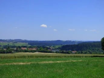 Blick vom Ostweg Richtung Wittlensweiler und Schwäbische Alb