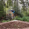 MTB Fahrer im Pumptrack