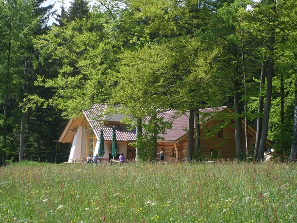 Die WanderhĂ¼tte "Tannenstub" in LoĂŸburg-Ă–denwald